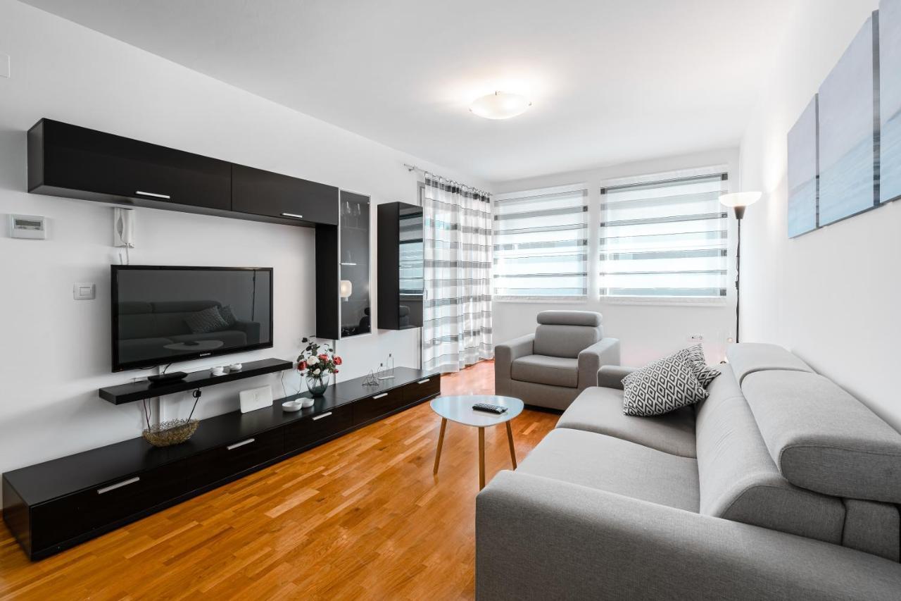 App 2 Appartement Novigrad Istria Buitenkant foto